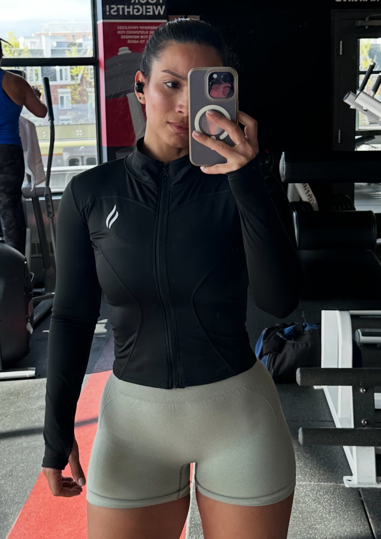 Long-Sleeve Top – Medium Waist Length